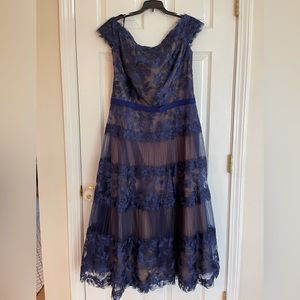 Tadashi Shoji embroidered beaded lace dress size 16